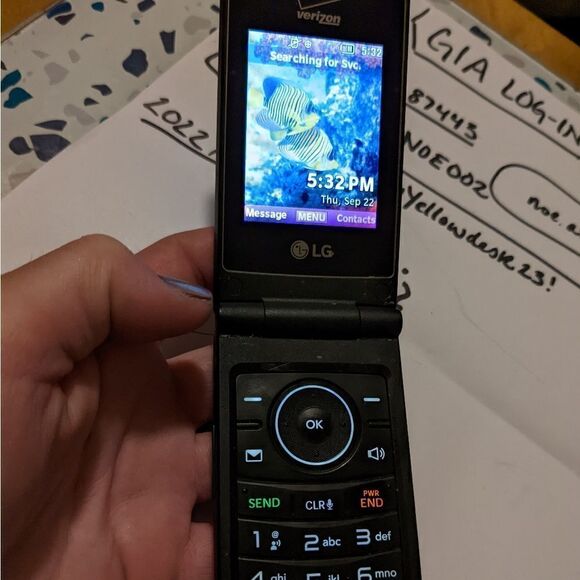 LG Verizon flip phone, excellent condition, works great - Picture 10 of 12